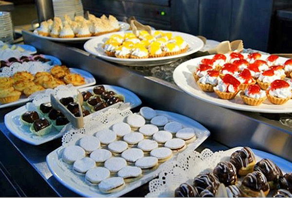 BUFFET INTERNACIONAL: Almuerzo ó Cena Bailable