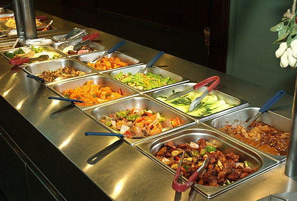 BUFFET INTERNACIONAL: Almuerzo ó Cena Bailable