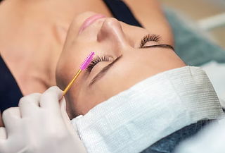 Lifting de Pestañas + Perfilado de Cejas + Planchado Cejas