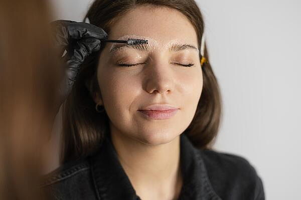 Laminado de Cejas + Depilación Facial