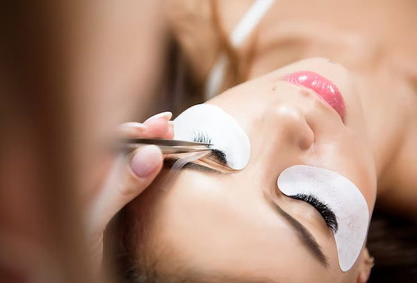 Extensión de Pestañas Pelo a Pelo 3D + Limpieza Facial