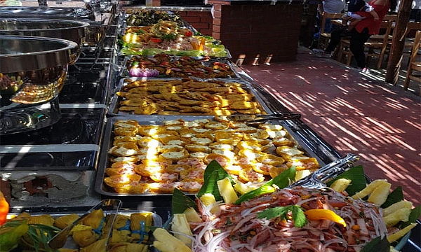 Almuerzo BUFFET Amazónico-Criollo: Entradas, Parrillas y Más