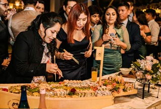 Barco de Makis: 60 o 120 Cortes con Sabores a Elección 