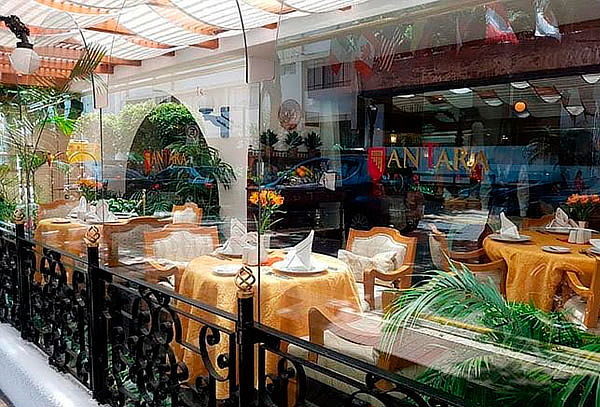 Disfruta un Delicioso Desayuno Buffet en Restaurante Gracia