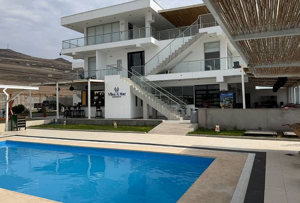 1 Noche de Hospedaje + Desayuno Americano + Piscinas y Más