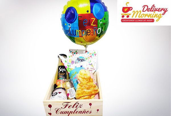 Desayuno Deluxe: Taza Personalizada + Danlac + Jugo y Más 