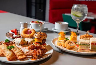 Street Food Buffet Ilimitado + Música en Vivo | Radisson RED