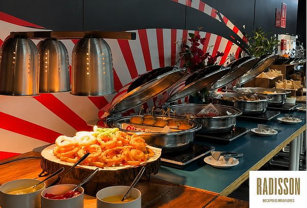 Street Food Buffet Ilimitado + Música en Vivo | Radisson RED