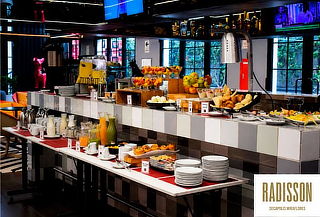 Desayuno Buffet Completo | Radisson RED Miraflores
