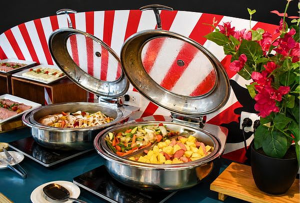 Desayuno Buffet Completo | Radisson RED Miraflores