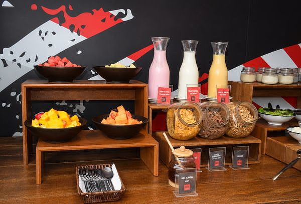 Desayuno Buffet Completo | Radisson RED Miraflores