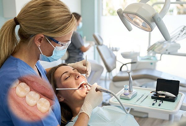 2 Resinas Simples + Limpieza Dental