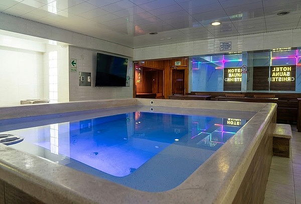 Escapada Romántica para 2 + Jacuzzi + Piscina