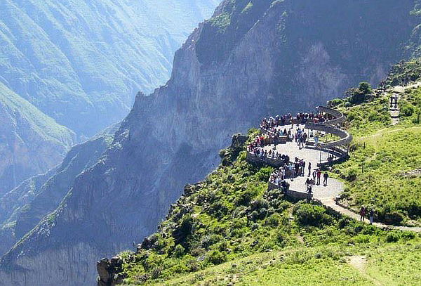 Full Day AREQUIPA al Cañón del Colca + Desayuno + Guía y Más