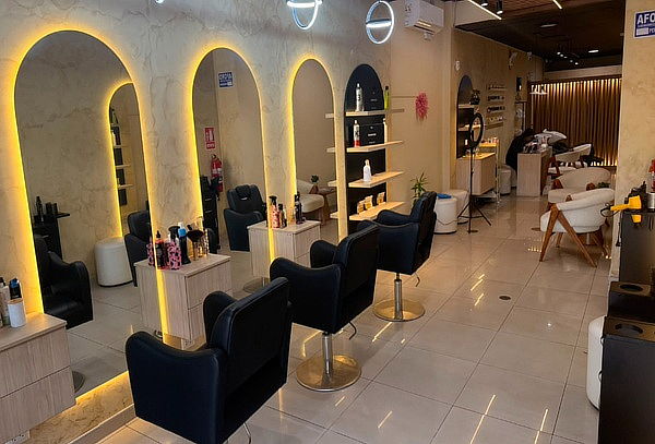 Corte de Cabello + Reperfilado de Cejas + Diseño de Barba