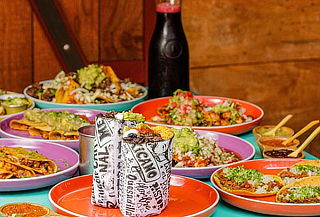 ¡BARRA LIBRE! + Bebidas Ilimitadas Válido en 4 Locales