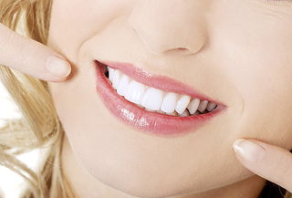 Blanqueamiento Dental LED + Limpieza Dental Profunda 