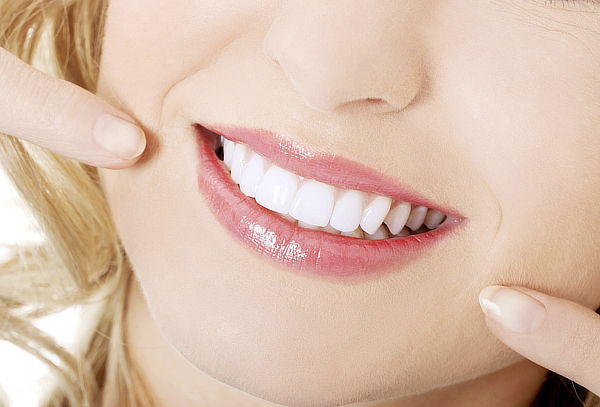Blanqueamiento Dental LED + Limpieza Dental Profunda 