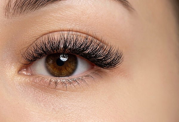 Extensión de pestañas hawaiana o rímel + Laminado de cejas