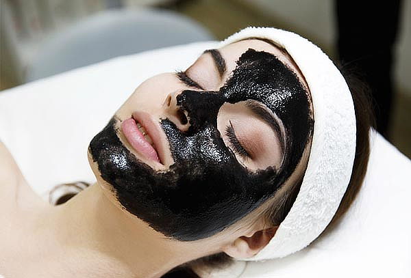 Hollywood Peel + Carbón Activado + Ácido Hialurónico y Más