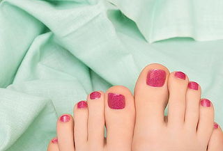 Pedicure Semipermanente en Gel + Baño de Parafina y Más