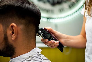 Corte con Máquina + Lavado + Secado + Perfilado Cejas y Más