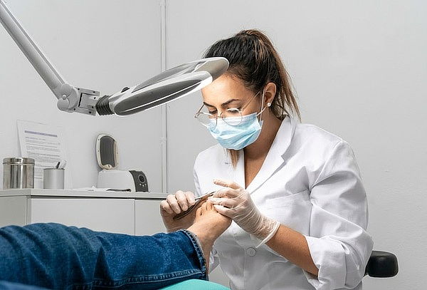 Profilaxis Podológica + 3 Sesiones Láser: Anti Hongos y Más.