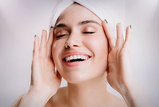 Limpieza Facial Profunda con Extracción en Blunt Spa