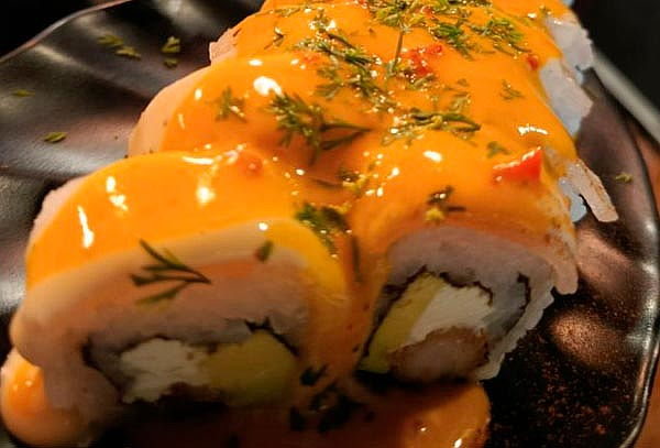Desde 40 cortes de Makis + alitas + bebidas en Kanuwa