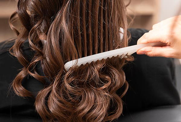 Engríe Tu cabello: Tratamiento + Corte + Lavado + Cepillado