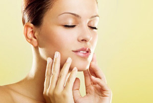 Rostro Joven con Mascarilla de Oro 86%