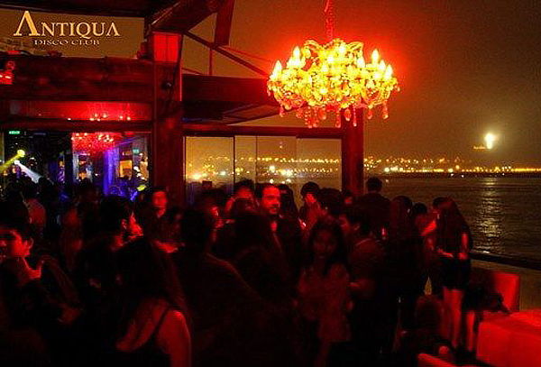 ¡Antiqua Disco Club! 02 Entradas + 02 Cervezas
