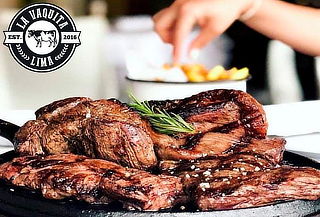 ¡La Vaquita! Parrilla Doble + Botella de Vino ó Jarra Para 2
