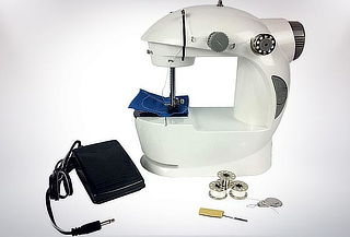 Mini Maquina De Coser Portatil A Pilas y Corriente 